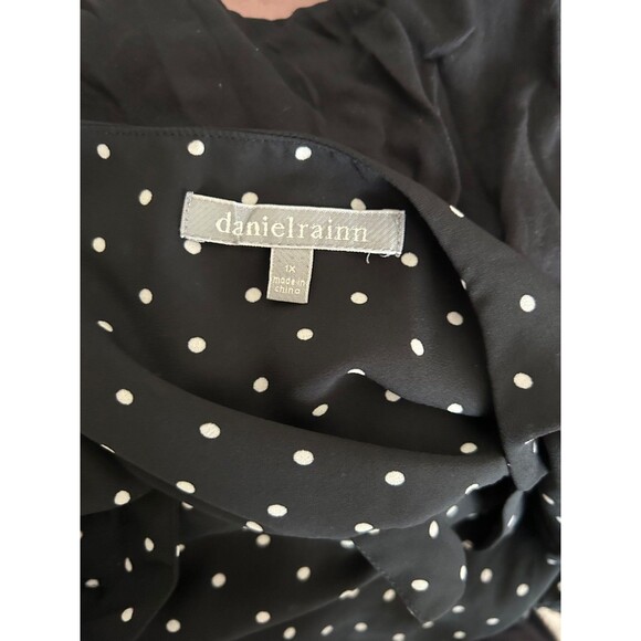 Women's Daniel Rainn Split Neck Black White Polka Dot Mix Media Top Size 1X - Picture 5 of 5
